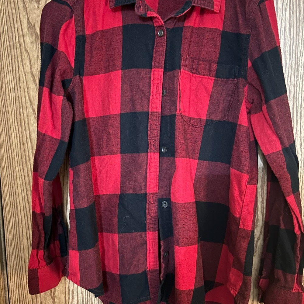Old Navy Red and Black Plaid Checkered Casual Button Down Shirt